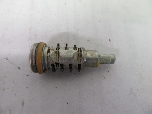 Alfa Romeo Brera bal első zárbetét