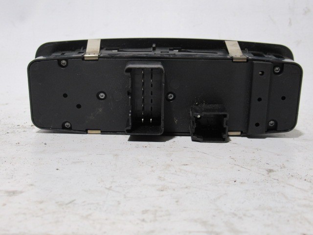 Fiat Freemont bal első ablakemelő kapcsoló K68139806AB