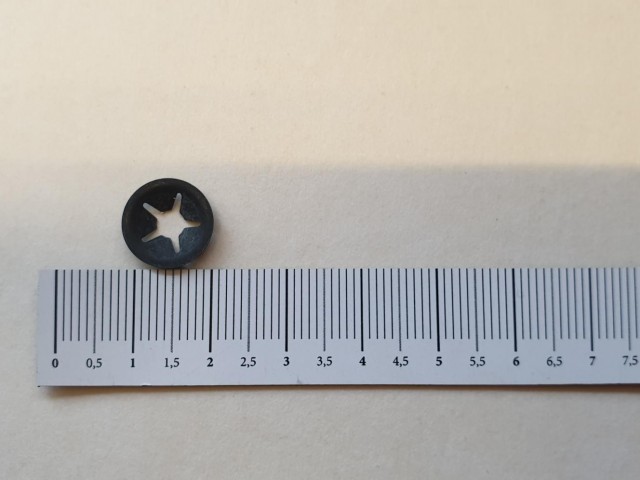 Fiat 500 utángyártott új lökhárító csavar alátét 7mm 14228471