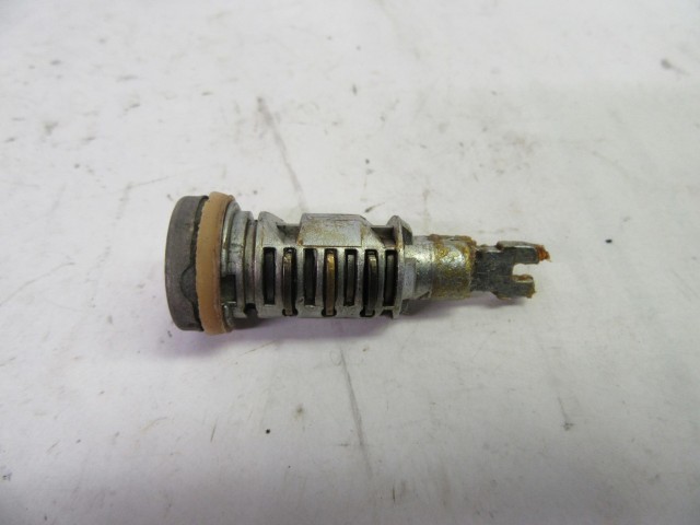 Fiat Grande Punto első zárbetét 