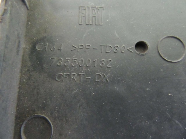 Fiat Punto Evo 735500132 számú, jobb első díszrács