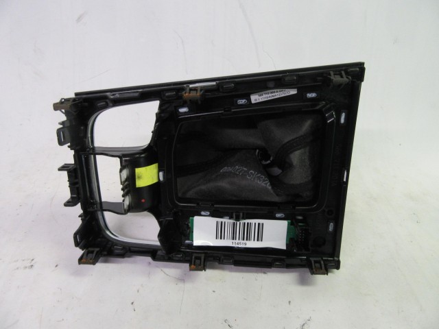 Skoda Karoq középkonzol váltógombbal és váltószoknyával 566713203a