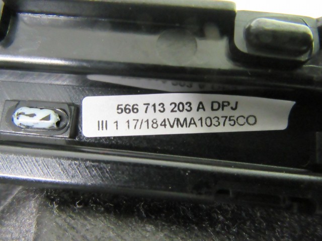 Skoda Karoq középkonzol váltógombbal és váltószoknyával 566713203a