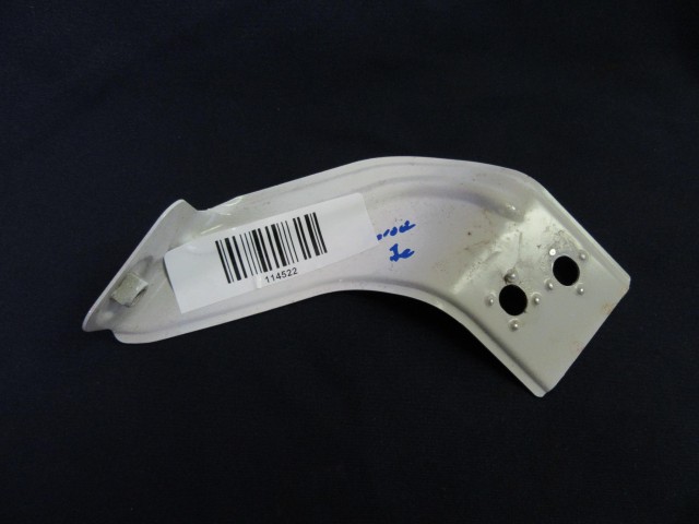 Skoda Karoq jobb első sárvédőtartó 57a821432