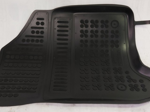 Citroen C3 Picasso utángyártott új gumiszőnyeg garnitúra 03201205