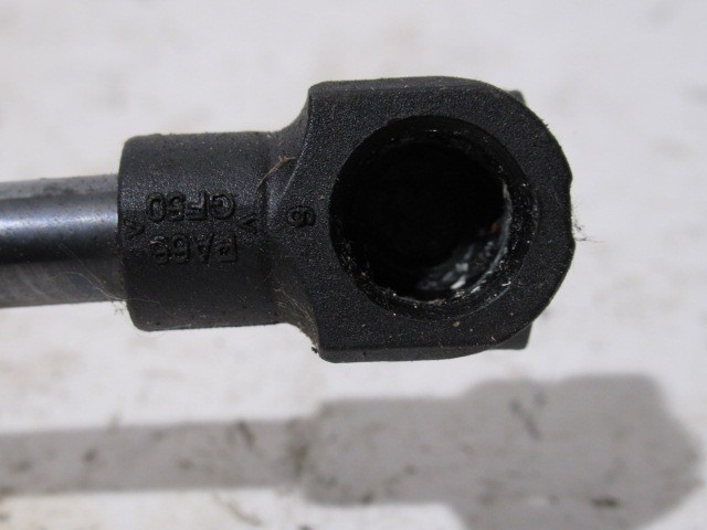 Fiat Linea 51859320 számú csomagtérajtó teleszkóp