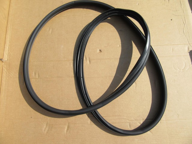 Alfa Romeo 159 gyári új bal első ajtó kéder gumi 156066665