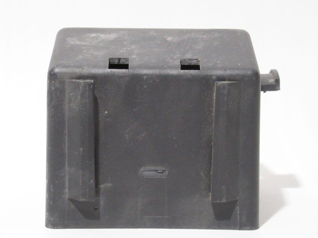 Fiat Punto III. 2003-2010 külső biztosíték tábla ház alsó rész 46837158  robotváltós kivitel 