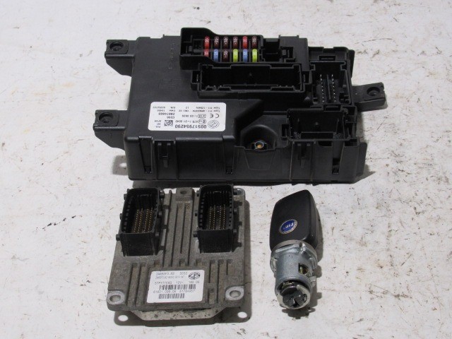 135520 Fiat Grande Punto 1,4 8v benzin motorvezérlő szett 51784957