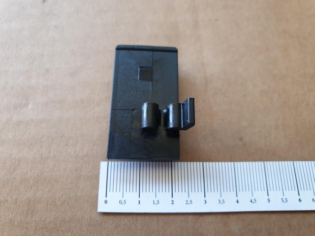 Alfa Romeo 166 gyári új bal oldali küszöb rögzítő patent 60621555