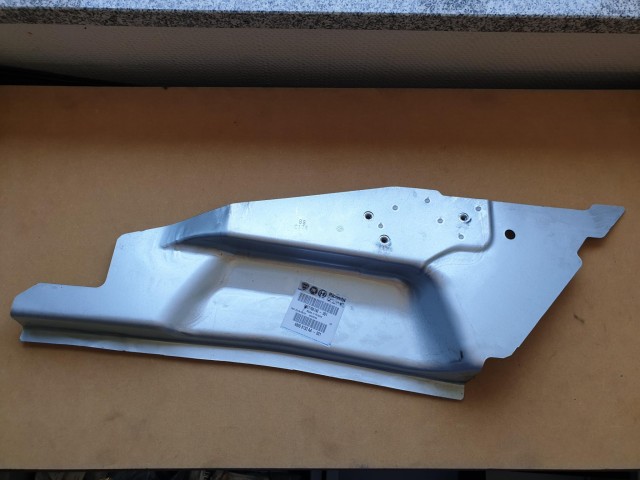 Fiat 500 gyári új jobb első sárvédőtartó belső rész 51786140