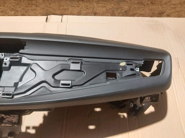 68061 Alfa Romeo Giulietta 2015-2020 Fekete műszerfalpárna 156106776