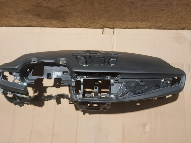 68061 Alfa Romeo Giulietta 2015-2020 Fekete műszerfalpárna 156106776