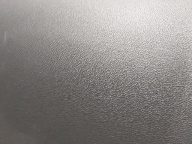 117329 Skoda Karoq Fekete műszerfalpárna, üvegszilánk karcos!!!