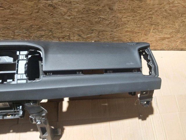 117329 Skoda Karoq Fekete műszerfalpárna, üvegszilánk karcos!!!