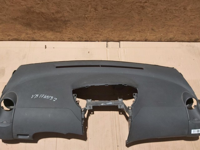 68058 Toyota Yaris II.  Fekete műszerfalpárna