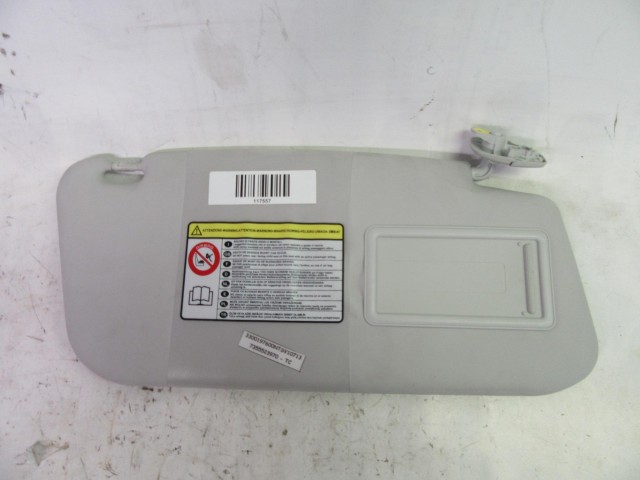 Fiat 500L jobb oldali,világos szürke színű,elhúzható tükrös napellenző