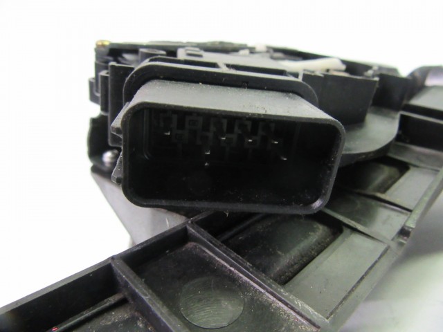 Ford Focus 2006-2009 5 ajtós bal hátsó ajtózár 4M5AA26413