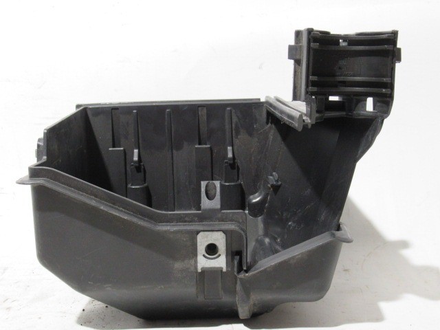 Lancia Ypsilon III.  2011- külső biztosíték tábla ház, alsó része 51838533