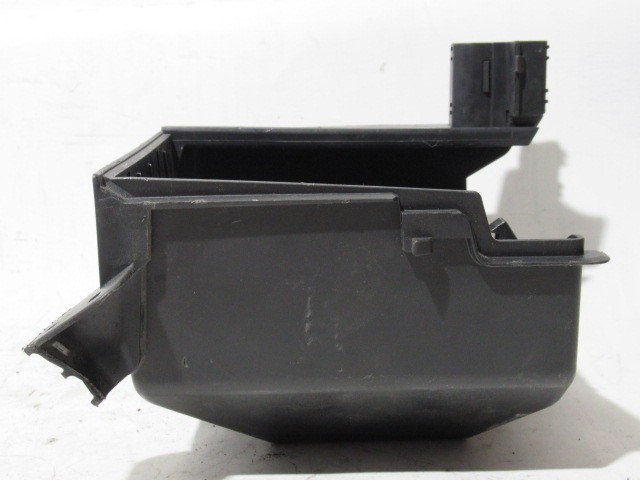 Lancia Ypsilon III.  2011- külső biztosíték tábla ház, alsó része 51838533