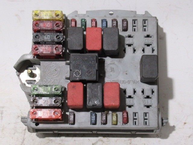 Fiat Punto II benzines külső biztosíték tábla 46763648