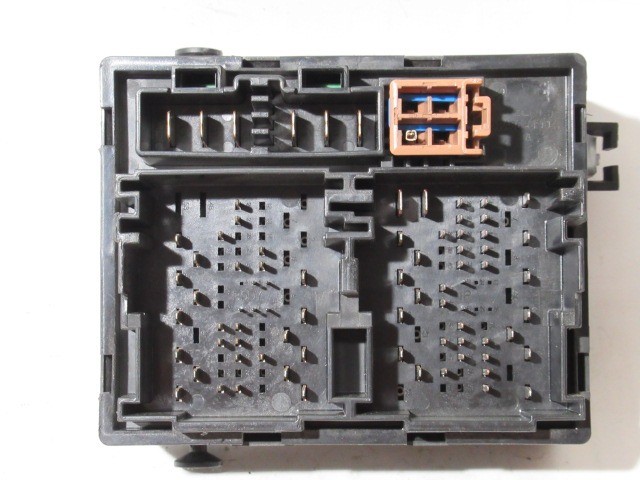 Fiat Freemont belső biztosíték tábla P68068355AD