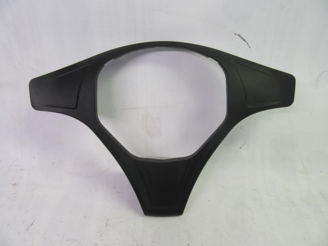 117268 Alfa Romeo Giulietta 2010-2016 nem multikormányos kormányközép, a képen látható sérüléssel   