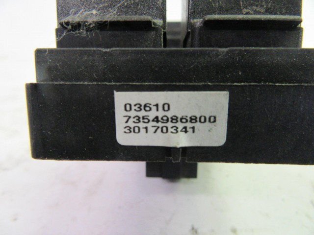 Fiat Doblo III. 735498680 számú, bal első ablakemelő kapcsoló 4x