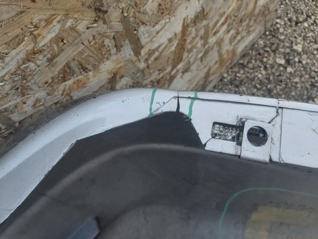 121016 Alfa Romeo 156 szedán 2003-2005 hátsó lökhárító, a képen látható sérüléssel