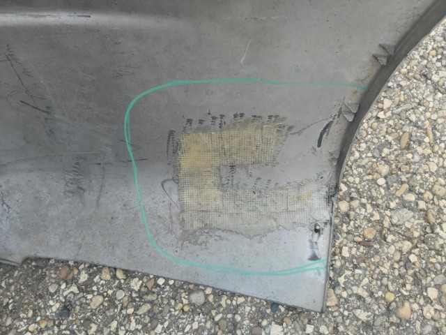 121016 Alfa Romeo 156 szedán 2003-2005 hátsó lökhárító, a képen látható sérüléssel