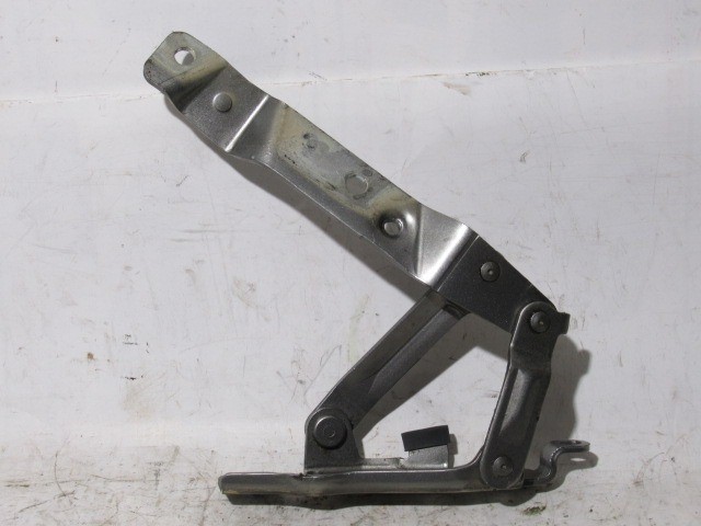 118493 Alfa Romeo Gt ezüst színű, bal oldali csomagtér ajtó zsanér 60680525