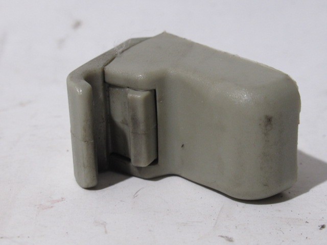 Alfa Romeo 159 napellenző tartó pöcök 735402717