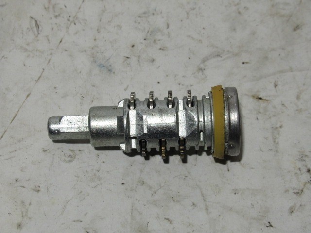 Alfa Romeo Mito bal első zárbetét