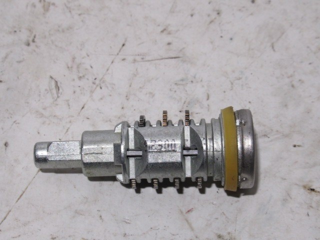 Alfa Romeo Mito bal első zárbetét