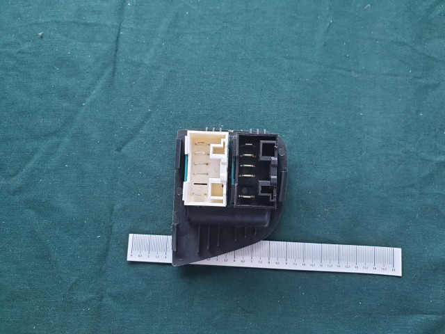 Fiat Doblo II. utángyártott új bal első ablakemelő kapcsoló 735417033