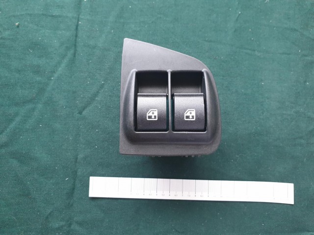 Fiat Doblo II. utángyártott új bal első ablakemelő kapcsoló 735417033