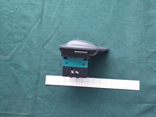 Fiat Doblo II. utángyártott új bal első ablakemelő kapcsoló 735417033