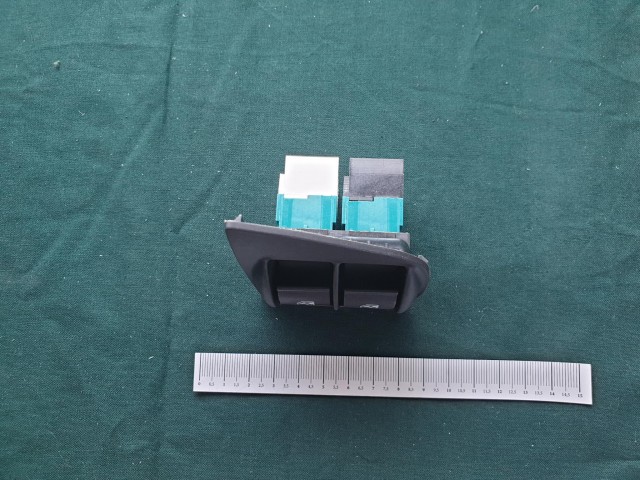 Fiat Doblo II. utángyártott új bal első ablakemelő kapcsoló 735417033