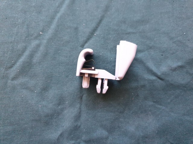 Alfa Romeo 156 gyári új szürke színű napellenző tartó 735241339