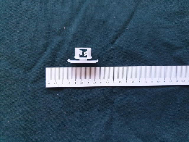 Fiat 500 2015- gyári új, levélfogó rögzítő patent 71779995 (10db-s készlet)