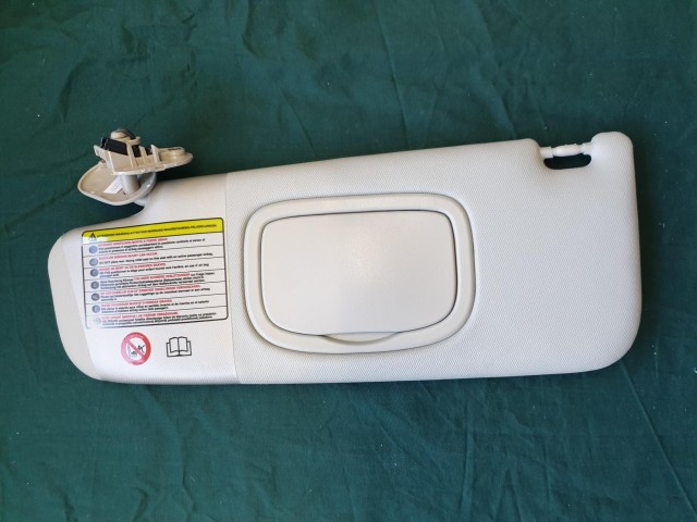 Alfa Romeo 159 gyári új, szürke színű, világító tükrös, bal oldali napellenző 156072888