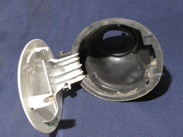 118653 Fiat Linea fehér színű tankajtó 735515607
