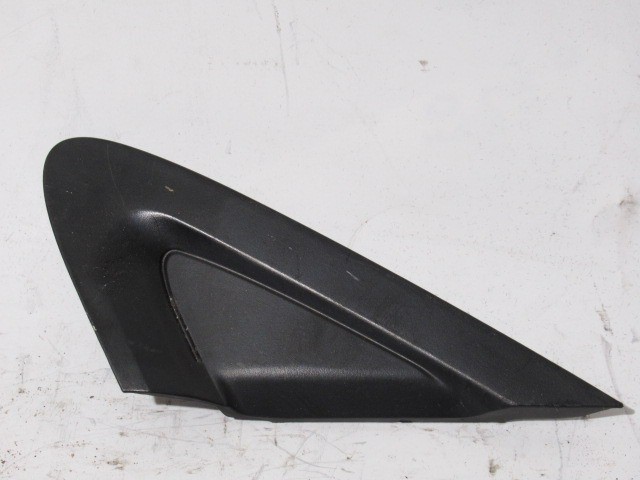 Fiat Punto bal első sárvédő csavar takaró háromszög műanyag 735438114