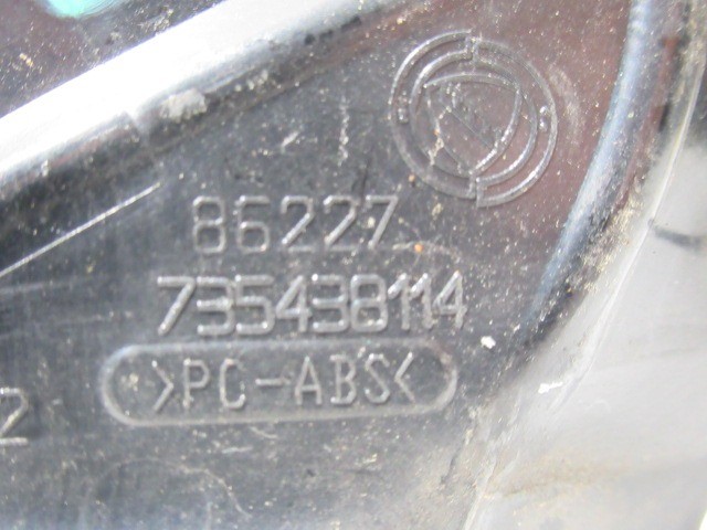 Fiat Punto bal első sárvédő csavar takaró háromszög műanyag 735438114