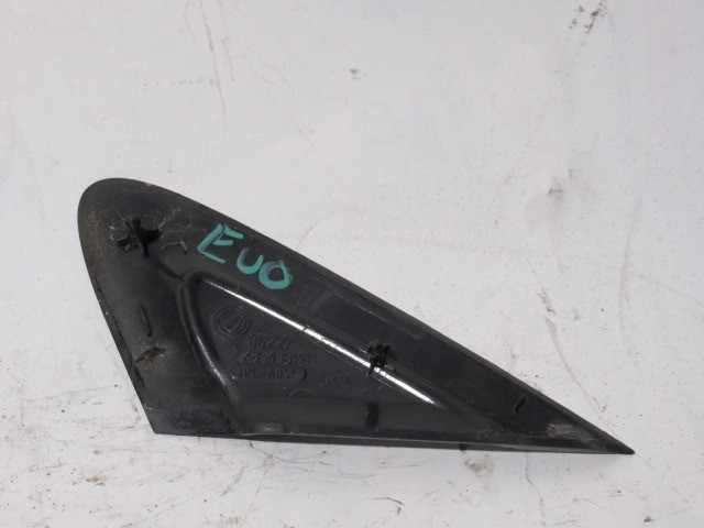 Fiat Punto jobb első sárvédő csavar takaró háromszög 735438113