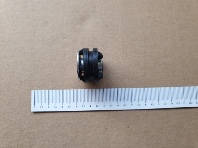 Alfa Romeo 147 gyári új,  felső motor takaró tartó gumibak   7786065