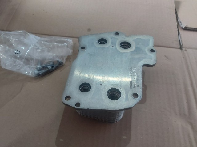 Lancia Voyager 2,8 Diesel gyári új motorolajhűtő K68035488AA