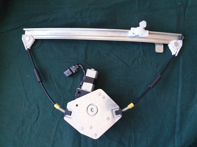 Alfa Romeo 147 utángyártott új jobb első elektromos ablakemelő 46751870