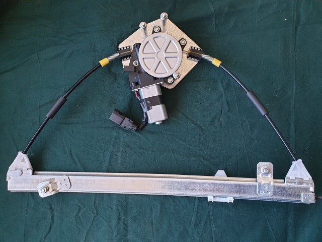 Alfa Romeo 147 utángyártott új jobb első elektromos ablakemelő 46751870