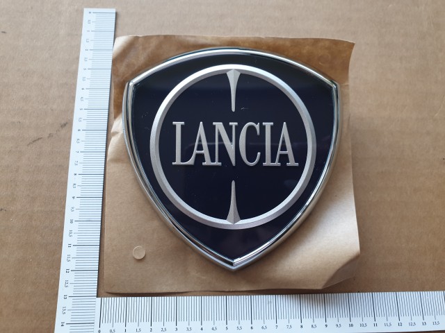 Lancia Delta, Thema, Voyager gyári új , első embléma 51968991